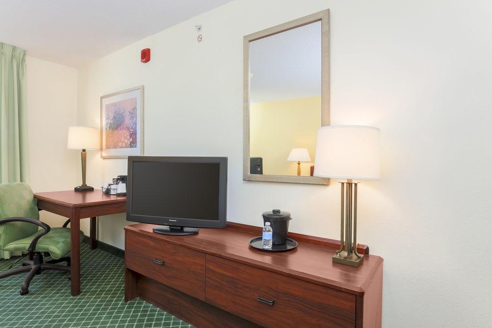 Fairfield Inn Erie Millcreek Mall Exteriör bild